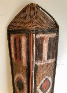 lot 47 image: LARGE Old Woven & Painted Hamba Shield