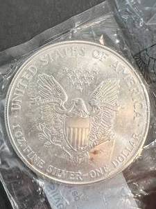 1998 AMERICAN SILVER EAGLE 1 TROY OZ .999 FINE SILVER UNC