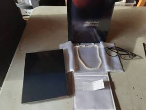 ALOYA Cultured Pearl Necklace & Dr. Peepers Glasses