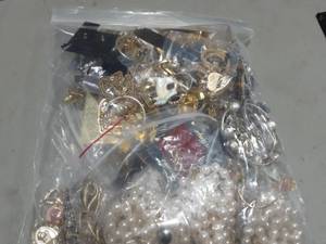 Bulk Jewelry Brooches, Earrings, Bracelets & Necklaces