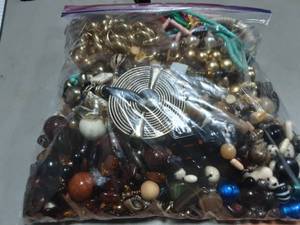 Bulk Jewelry Brooches, Earrings, Bracelets & Necklaces