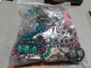 Bulk Jewelry Brooches, Earrings, Bracelets & Necklaces