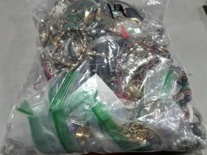 Bulk Jewelry Brooches, Earrings, Bracelets & Necklaces