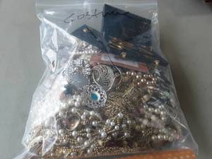 Bulk Jewelry Brooches, Earrings, Bracelets & Necklaces