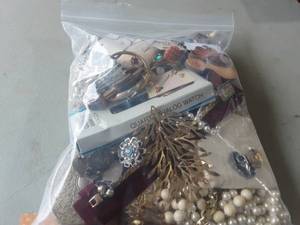 Bulk Jewelry Brooches, Earrings, Bracelets & Necklaces
