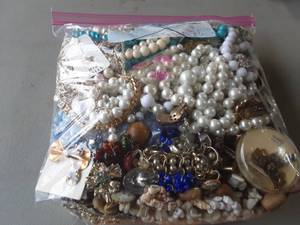 Bulk Jewelry Brooches, Earrings, Bracelets & Necklaces