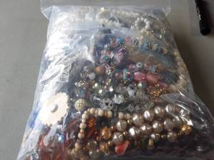 Bulk Jewelry Brooches, Earrings, Bracelets & Necklaces