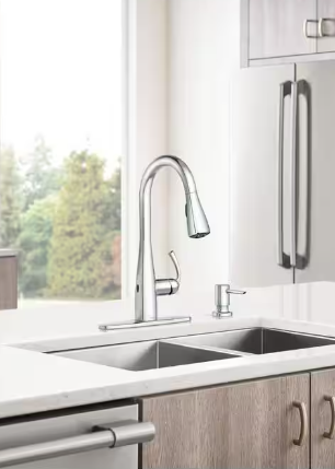 MOEN Essie Single-Handle Pull-Down Sprayer Kitchen Faucet with