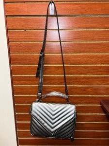 lot 446 image: 100% Leather Cameleon Concealed Carry Bag ARIA Slim Fit Crossbody 49143 SILVER
