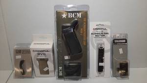 lot 746 image: (5) Rifle Accessories. BCM Gunfighter Grip, Magul RVG, B5Trigger Guard, Magul M-Lok, Blackhawk