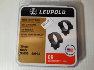 lot 946 image: Leupold QR Quick Release Rings, 30mm High Gloss Black