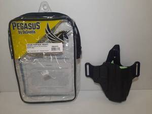 lot 983 image: Pegasus by DeSantis Holster Veiled Partner RIGHT