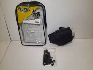 lot 985 image: Pegasus by DeSantis Style D94 Paddle Holster Right