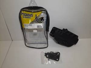 lot 1041 image: Pegasus by Desantis Holster  CAZZUTO (right) RUGER 57
