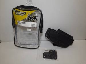 lot 1042 image: Pegasus by Desantis Holster  CAZZUTO (right) RUGER 57