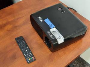 lot 91C image: iRULU Mini LED Projector