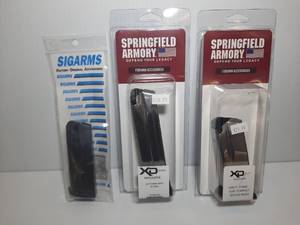 lot 1129 image: (3) Firearm Magazines  (2) Springfield Armory XD Series and (1) SigArms 320