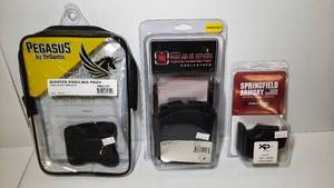 lot 1354 image: (3) Firearm Accessories Pegasus Quantico Single Mag Pouch Blackguard Belt Holster, Springfield Springfield Armory Mag Loader