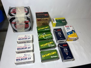 lot 1436 image: Ammo (3) Collectible Vintage Winchester Wildcat 22  Sellier & Bellot .22 Long Rifle  (4) Remington 22 Thunderbolt