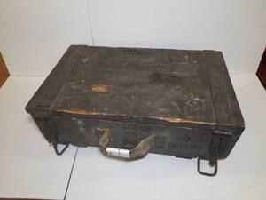lot 1501 image: Vintage wooden ammo box