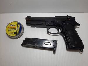 lot 1532 image: Beretta 92 FS 6MM Airsoft Pistol Daisy .22 Caliber 250 Premium Grade Lead Airgun Pellets