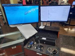 lot 1580 image: (9) Technology Pieces HP Desktop PC PAX Retail Pad Dell and LG Monitors