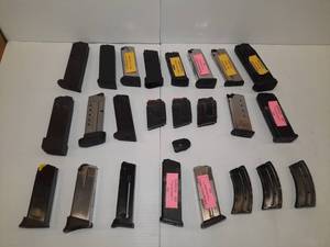 lot 1624 image: Firearm Magazine Lot Glock Mike Pit 111, Remington S&W Springfield Walther