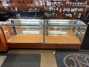 lot 150C image: (2) Full-view display showcases with 2 glass shelves