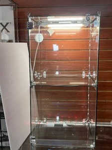 lot 150F image: Frameless Glass Countertop Showcase