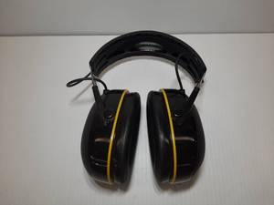 lot 1590 image: 3M Wireless Hearing Protection Muffs