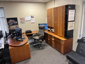 lot 100A image: Contemporary Executive U-shaped office furniture