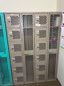 lot 1667 image: Metal Locker Unit