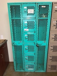 lot 1668 image: Teal Metal Locker Unit
