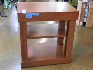 lot 1671 image: 2-tier table on wheels