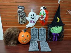lot 1688 image: Fall Masks and decor