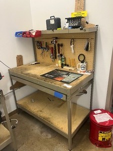 lot 1593 image: Workbench with 1 drawer and lower shelf