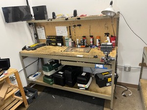 lot 1594 image: Workbench with 1 drawer and lower shelf