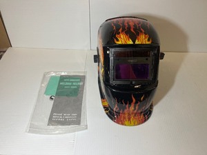 lot 1812 image: Auto Darkening Welding Helmet