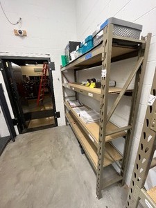 lot 1628 image: Steel component bulk shelving rack. 4 shelves