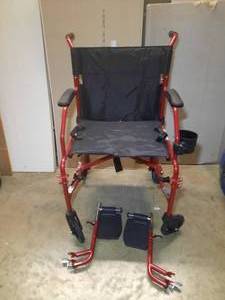 lot 1892 image: Medline Wheelchair, Model MDS808200F3R, Removable leg rests. Seat Width 19 inches Max Weight Capacity, 300 LB