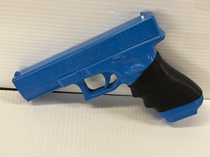 lot 1918 image: Hogue HandALL Blue Simulator Pistol