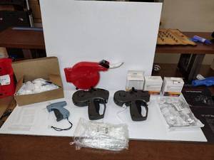 lot 1921 image: Retail Pricing Supplies (2) Avery Price Guns  Mr. Pen Tagging Gun  6 inch plastic loops