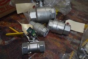 lot 21 image: Assorted Stainless Steel Ball Valves