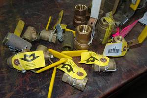 lot 22 image: Assorted Brass Ball Valves