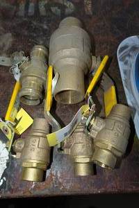 lot 24 image: Assorted Brass Ball Valves