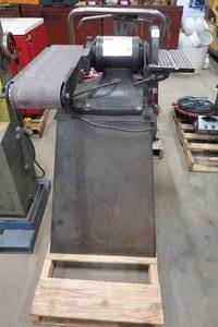 lot 4 image: Dayton 6Y001A 6 x 9 Belt and Disc Sander