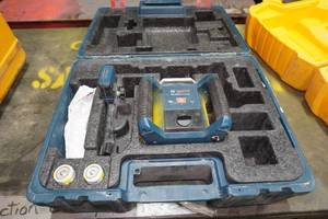 lot 11 image: Bosch GRL 400 H Professional Laser Level with Case