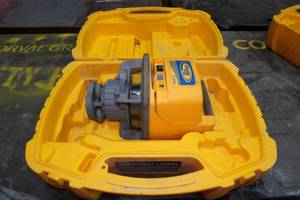 lot 12 image: Spectra Precision LL500 Laser Level with Case