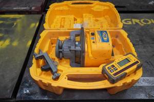 lot 16 image: Spectra Precision LL500 Laser Level with Case and Receiver