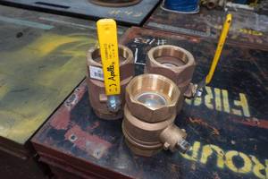lot 83 image: Apollo Brass 3 Ball Valves